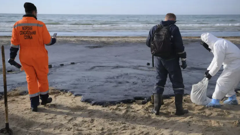 В Анапе заявили о неэффективности традиционных методов сбора тяжёлого мазута