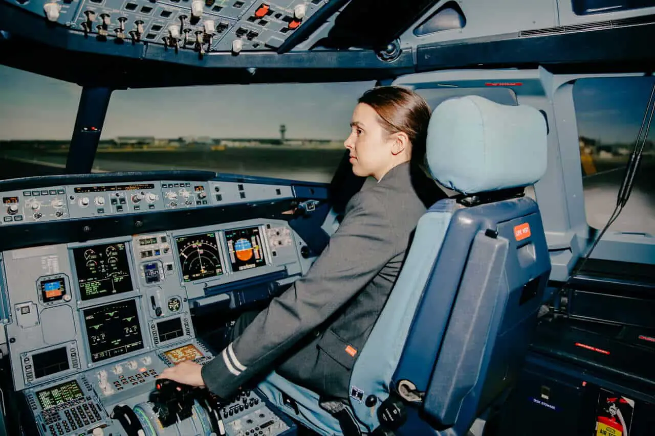 Исследования Университета Ватерлоо и Аэрофлота меняют взгляд на женщин-пилотов Сюзанны Кернс-0