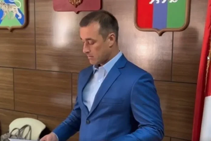 maksim yakimov iz primorya proveryaet svedeniya o sudimosti s deputatami ldpr i kprf-news-blog-ru-0