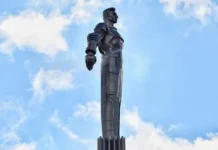 Памятник Юрию Гагарину от Бондаренко: история создания и реставрации в Москве pamyatnik yuriyu gagarinu ot bondarenko istoriya sozdaniya i restavraczii v moskve-news-blog-ru-0