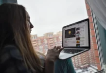 Платформы YouTube, The Guardian и Дидди оптимистично адаптируются к эпохе ИИ platformy i diddi optimistichno adaptiruyutsya k epohe ii-news-blog-ru-0