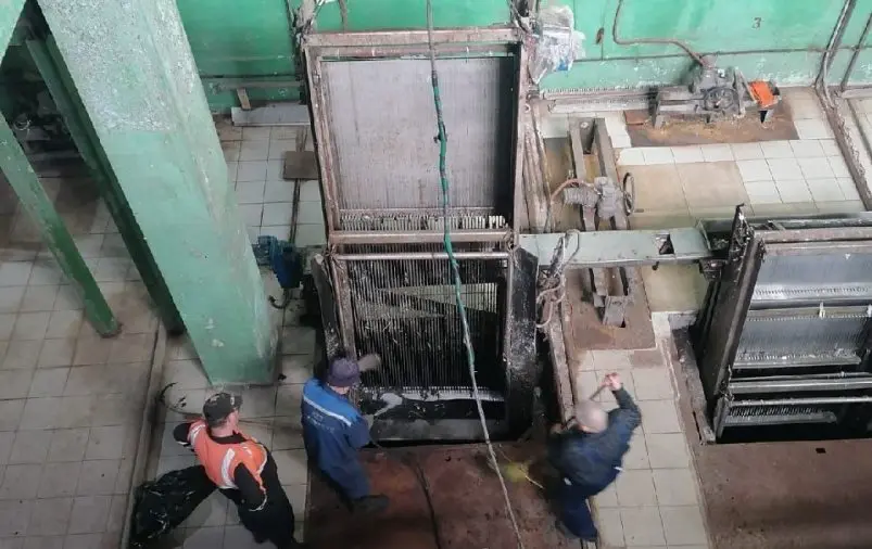 На КНС Владивостока ставят решетки-уловители ТГ-канал Примводоканала (18+)