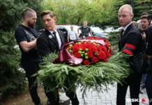 Венки от компаний и наследие Марс Медиа в память о Юрии Морозе venki ot kompanij i nasledie mars media v pamyat o yurii moroze-news-blog-ru-0