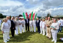 Денис Паслер и Андрей Злоказов организовали туристический слет в Аракаево для более 200 пожилых жителей Свердловской области в рамках нацпроекта «Семья» denis pasler i andrej zlokazov organizovali turisticheskij slet v arakaevo dlya bolee 200 pozhilyh zhitelej sverdlovskoj oblasti v ramkah naczproekta semya-news-blog-ru-0