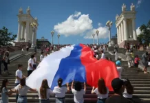 История государственного флага России от Алексея Михайловича до Путина istoriya gosudarstvennogo flaga rossii ot alekseya mihajlovicha do putina-news-blog-ru-0