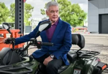 Сергей Собянин открыл инновационный МФЦ Москвы для самоходной техники sergej sobyanin otkryl innovaczionnyj mfcz moskvy dlya samohodnoj tehniki-news-blog-ru-0