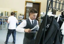 Школьники выбирают стиль к 1 сентября с Burberry, Gucci и другими shkolniki vybirayut stil k 1 sentyabrya s i drugimi-news-blog-ru-0