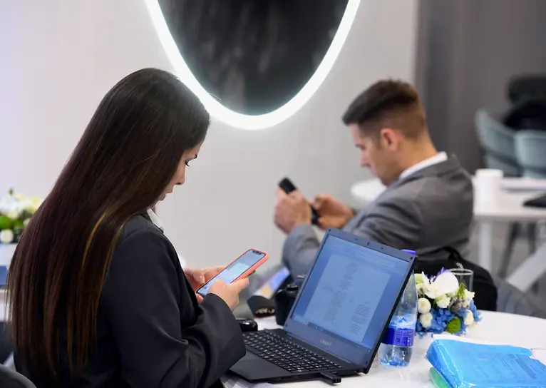 ФНС отмечает увеличение подработок, Евгения Хорова и Президент России обсуждают перспективы-0