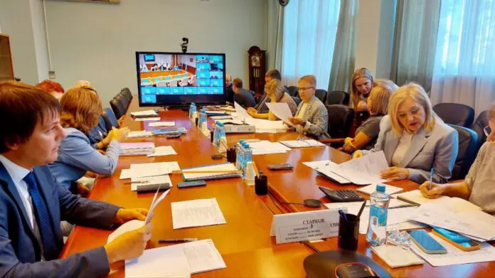 Формирование бюджета Свердловской области при поддержке Дениса Паслера и Александра Старкова-0