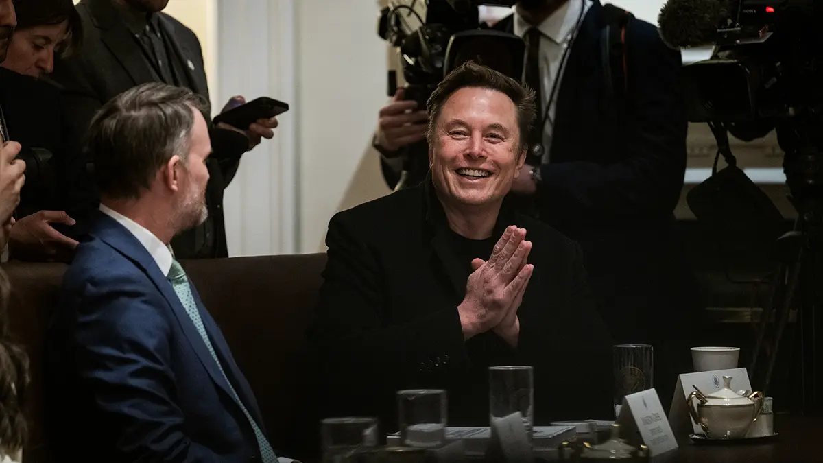 Tesla предложила выплатить Маску премию в один триллион долларов