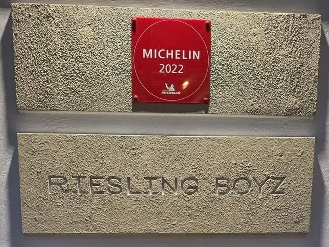 Роспотребнадзор закрыл рестораны Riesling Boyz и «Долма» в центре Москвы | Источник: Дмитрий / «Яндекс. Карты».
