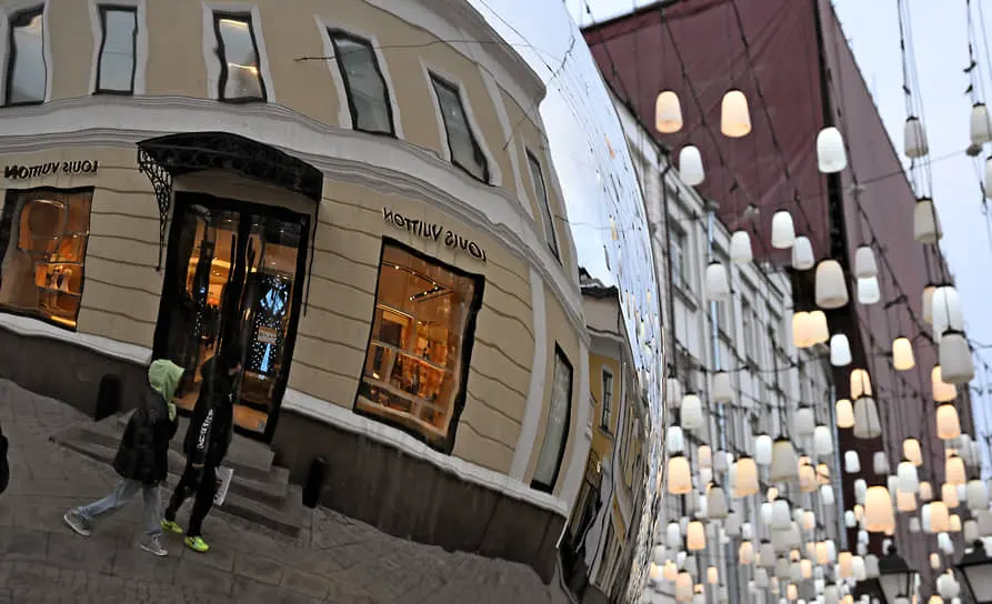 Стратегия LVMH и Louis Vuitton в Москве направлена на развитие и стабильность-0