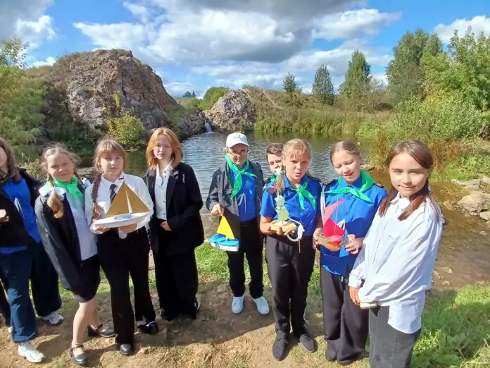 В школе №1 г. Богданович помнят Командора Крапивина и его кораблики-0