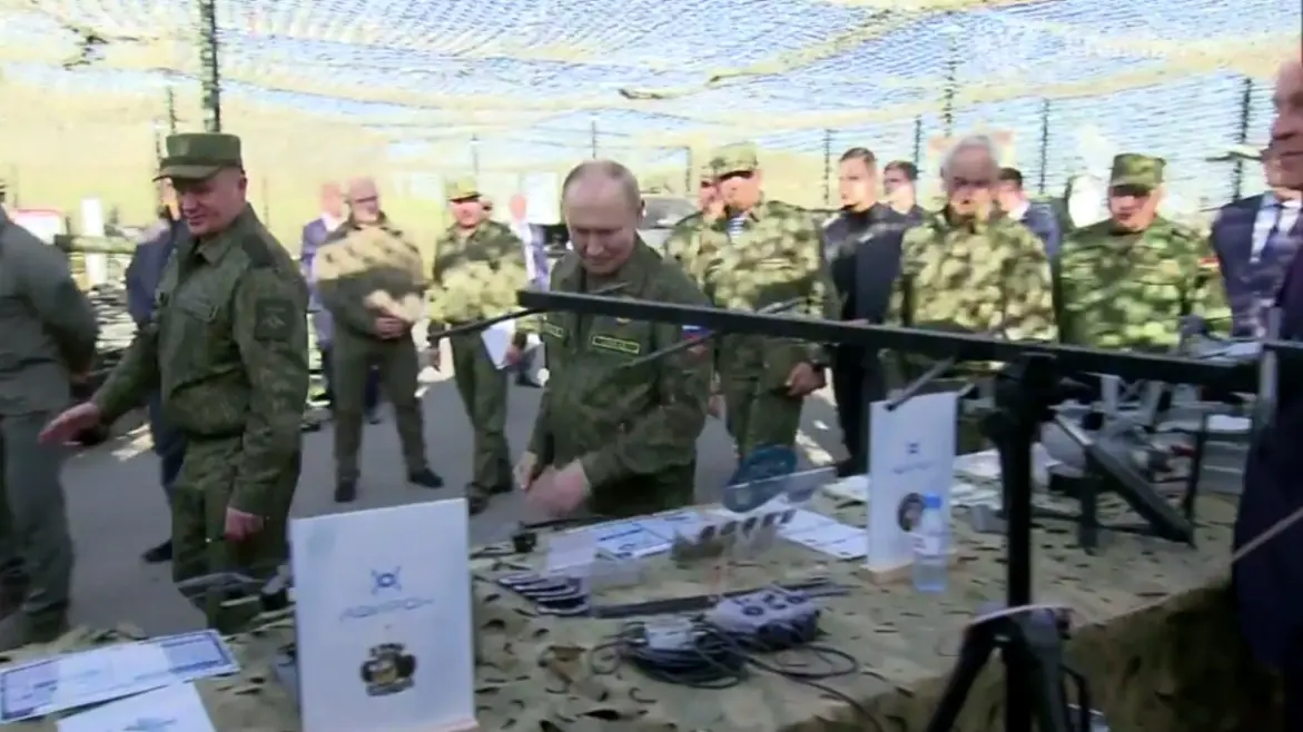 Путин в военной форме посетил полигон Мулино в Нижегородской области (видео)