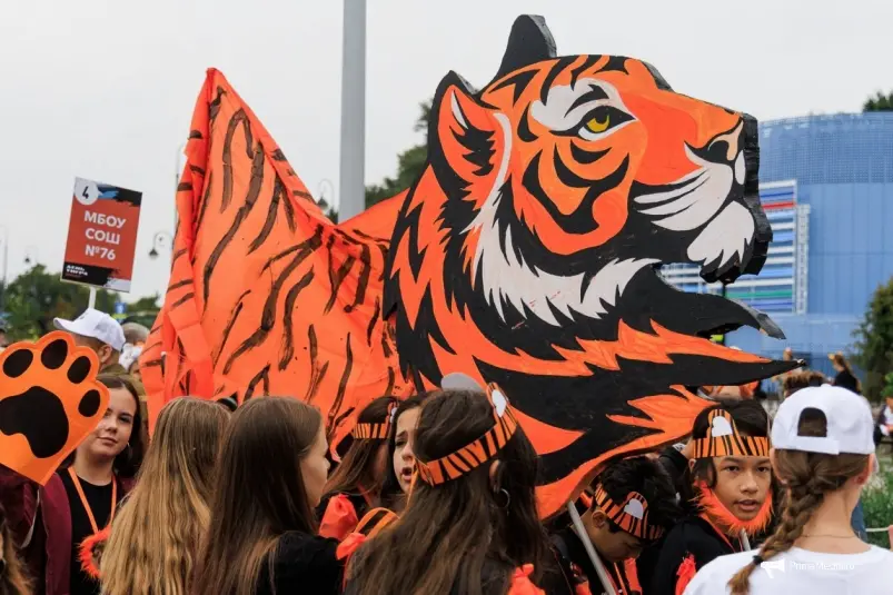 Под звуки духового оркестра: "тигринное шествие" прошло в центре Владивостока Евгений Кулешов, ИА PrimaMedia