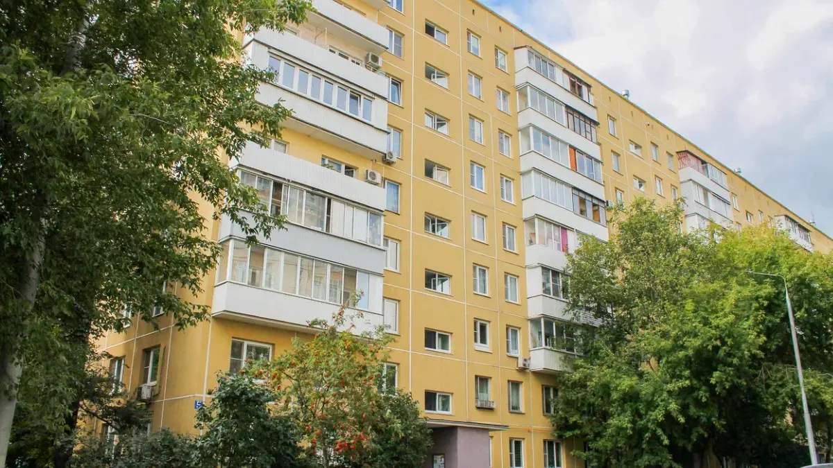 В жилом доме в районе Дмитровский в 2025 году завершается замена лифтового оборудования