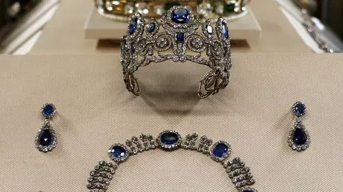 Якобы украденные из Лувра драгоценности выложили на «Авито» за 250 миллионов рублей