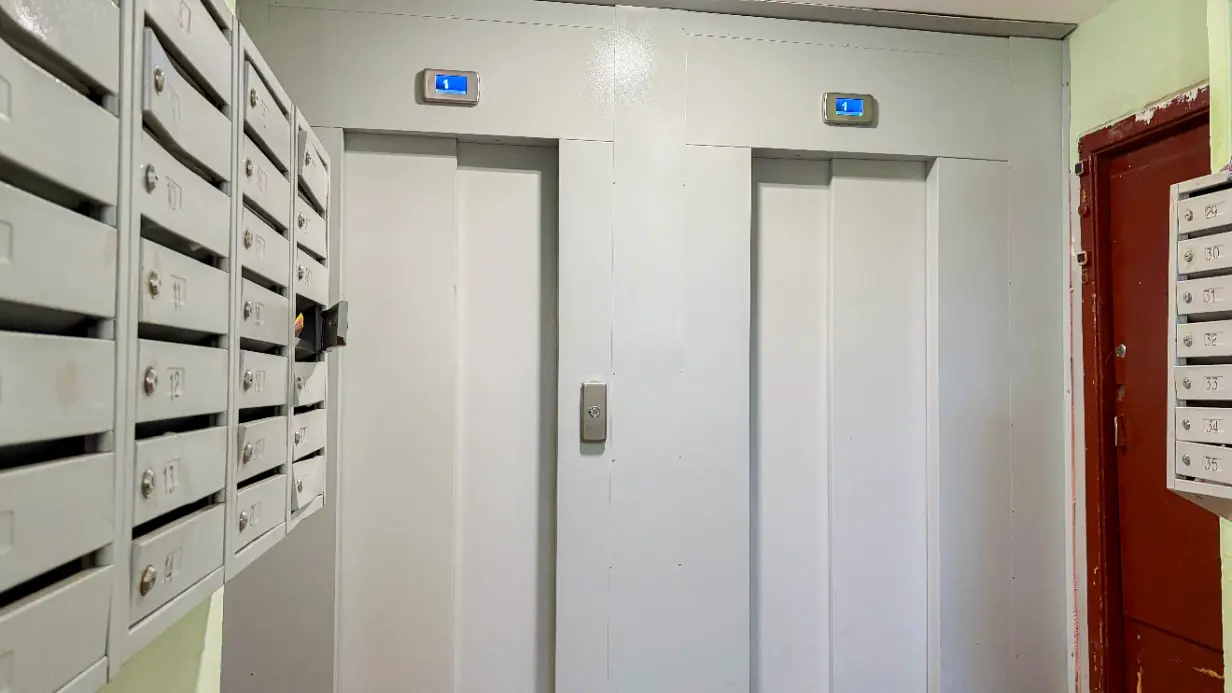 В жилом доме в Новогирееве завершили замену всего лифтового оборудования с расширением дверных проемов