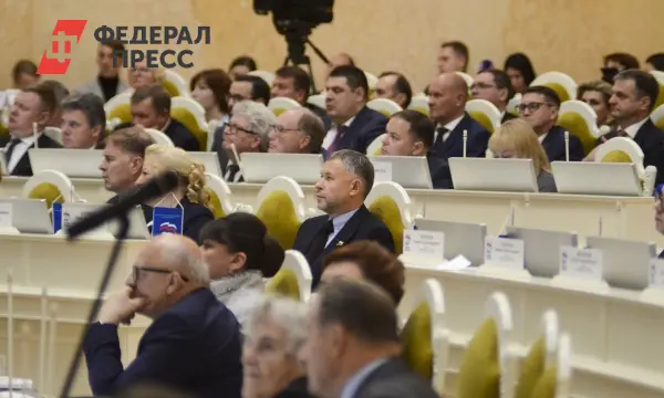 Андрей Кутепов и Владимир Путин поддержали идею полного запрета вейпов в Петербурге-0