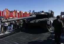 Фрагмент трофейного танка Leopard от 58-й армии в Кремле для Владимира Путина fragment trofejnogo tanka ot 58j armii v kremle dlya vladimira putina-news-blog-ru-0