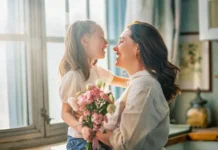 История Дня матери в России 2025 с Борисом Ельциным и Алевтиной Апариной istoriya dnya materi v rossii 2025 s borisom elczinym i alevtinoj aparinoj-news-blog-ru-0