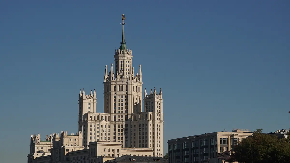 Часть высотки на Котельнической набережной продают за 750 миллионов рублей