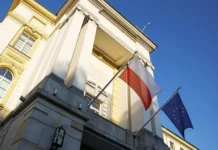 МИД РФ закрывает Генконсульство Польши в Иркутске в ответ на Варшаву mid rf zakryvaet genkonsulstvo polshi v irkutske v otvet na varshavu-news-blog-ru-0