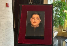 Светлана Эдуардовна, Юлия и Федор простились с Романом Поповым на церемонии svetlana eduardovna yuliya i fedor prostilis s romanom popovym na czeremonii-news-blog-ru-0