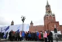 Владимир Путин встретился с детьми бойцов СВО на Красной площади в День народного единства vladimir putin vstretilsya s detmi bojczov svo na krasnoj ploshhadi v den narodnogo edinstva-news-blog-ru-0