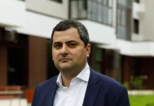 В Парке Горького открылась фотовыставка «Московские кварталы» Владислава Овчинского для гостей столицы v parke gorkogo otkrylas fotovystavka moskovskie kvartaly vladislava ovchinskogo dlya gostej stoliczy-news-blog-ru-0