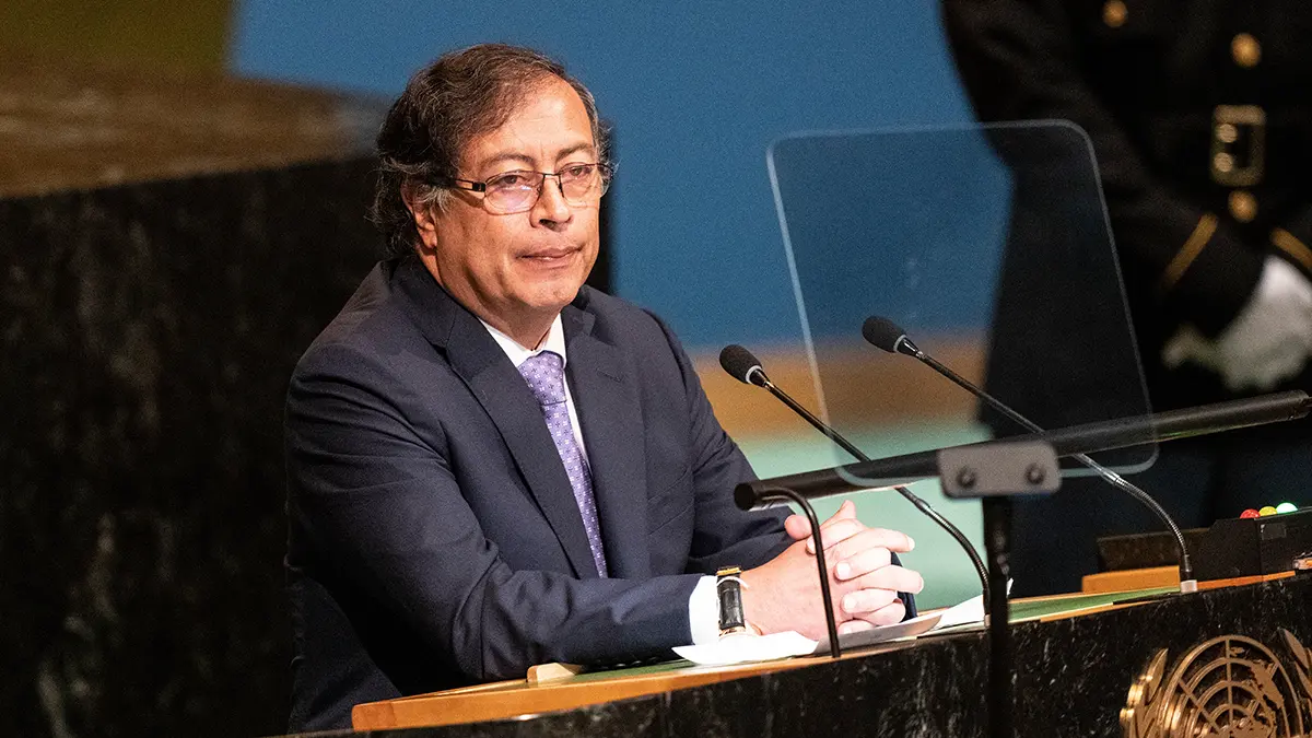 Густаво Петро заявил, что готов взяться за оружие ради защиты родины