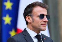 Кир Стармер и Макрон пошутили в Давосе про очки-авиаторы kir starmer i makron poshutili v davose pro ochkiaviatory-news-blog-ru-0