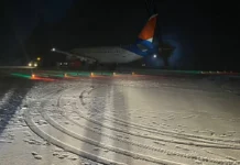 Самолет в аэропорту Махачкалы остановился после снегопада на ВПП samolet v aeroportu mahachkaly ostanovilsya posle snegopada na vpp-news-blog-ru-0