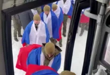 Минобороны РФ показало кадры возвращения пленных россиян из Украины minoborony rf pokazalo kadry vozvrashheniya plennyh rossiyan iz ukrainy-news-blog-ru-0