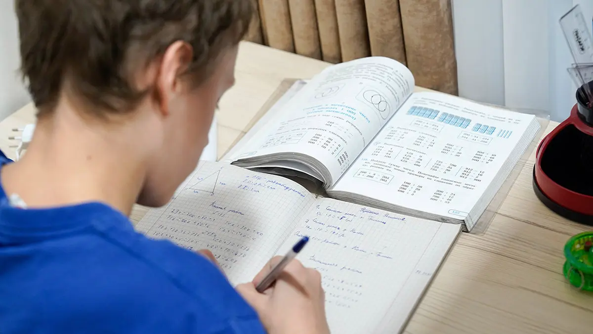 В Госдуме призвали сократить объем домашнего задания в школах