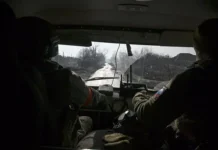 Сергей Яковлев спас колонну под обстрелом Вооружённых сил Украины sergej yakovlev spas kolonnu pod obstrelom vooruzhyonnyh sil ukrainy-news-blog-ru-0