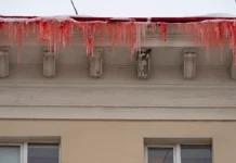 Жители Екатеринбурга изумлены сосульками у центра «Верх-Исетский» zhiteli ekaterinburga izumleny sosulkami u czentra verhisetskij-news-blog-ru-0