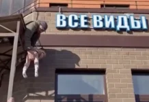 Ребенок спасен в Подмосковье после падения на козырек в Октябрьском rebenok spasen v podmoskove posle padeniya na kozyrek v oktyabrskom-news-blog-ru-0