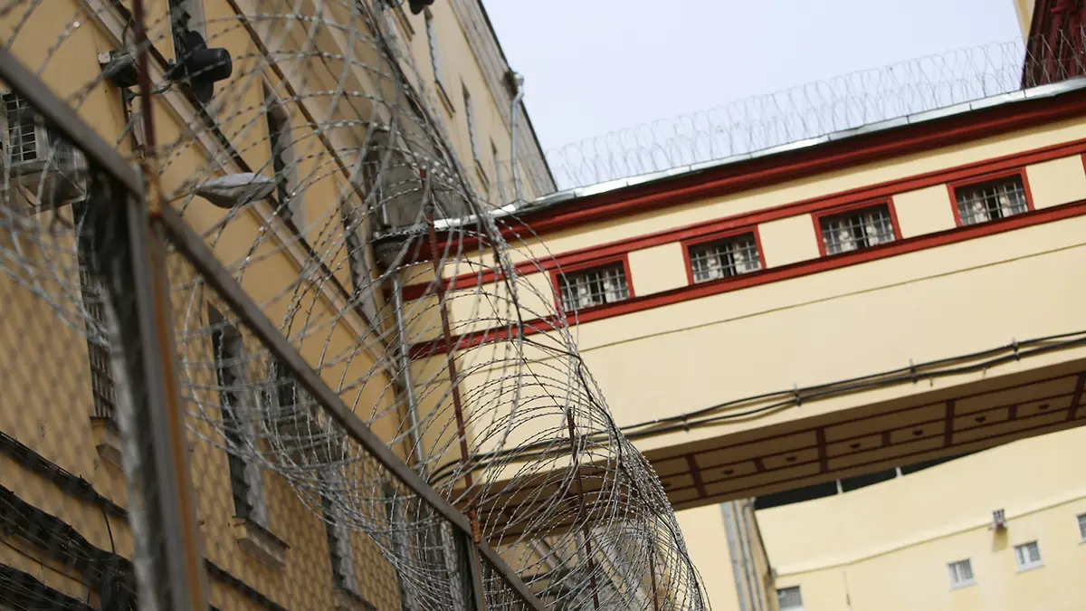 Суд арестовал мужчину, зарезавшего женщину в офисе на западе Москвы