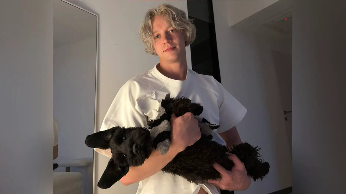 Догхантеры отравили в Москве собаку стримера Парадеевича