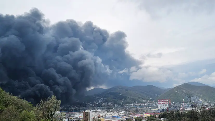 Путину доложили о ситуации с пожарами на НПЗ в Туапсе