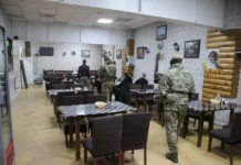 Трое иностранцев выдворены из России после рейда на Луговой во Владивостоке пресс-служба УМВД России по Приморскому краю