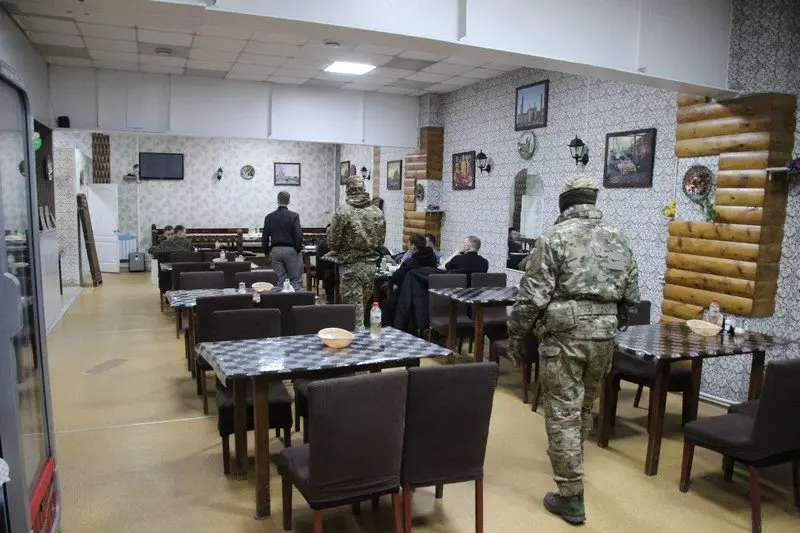 Трое иностранцев выдворены из России после рейда на Луговой во Владивостоке пресс-служба УМВД России по Приморскому краю