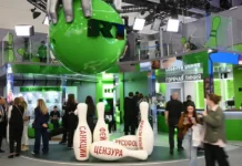 Игорь Щёголев, Жаров и Кустурица обсудили стенд RT на ПМЭФ-2026 igor shhyogolev zharov i kusturicza obsudili stend na pmef2026-news-blog-ru-0