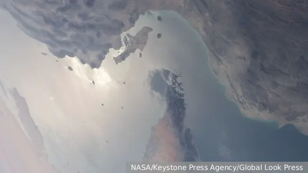 Иран сообщил о закрытии Ормузского пролива для любых судов