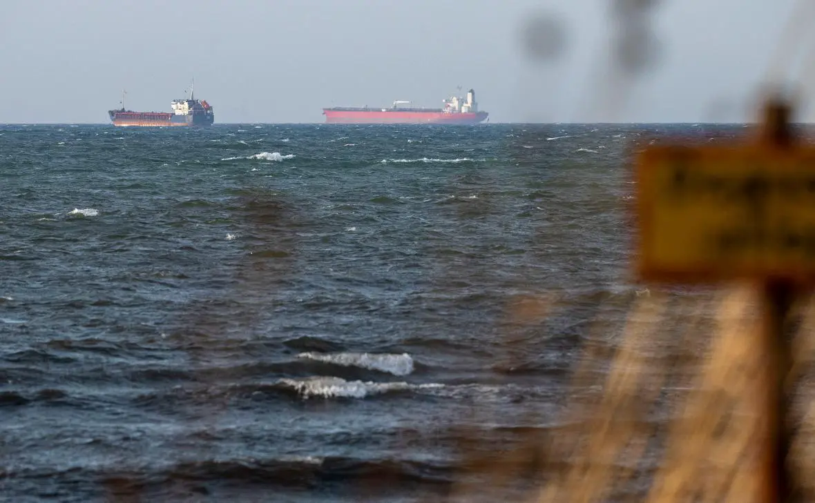 Суда Caffa и Sea Owl I у берегов Треллеборга, Швеция, 13 марта 2026 г. (Johan Nilsson / TT / Keystone Press Agency / Global Look Press)