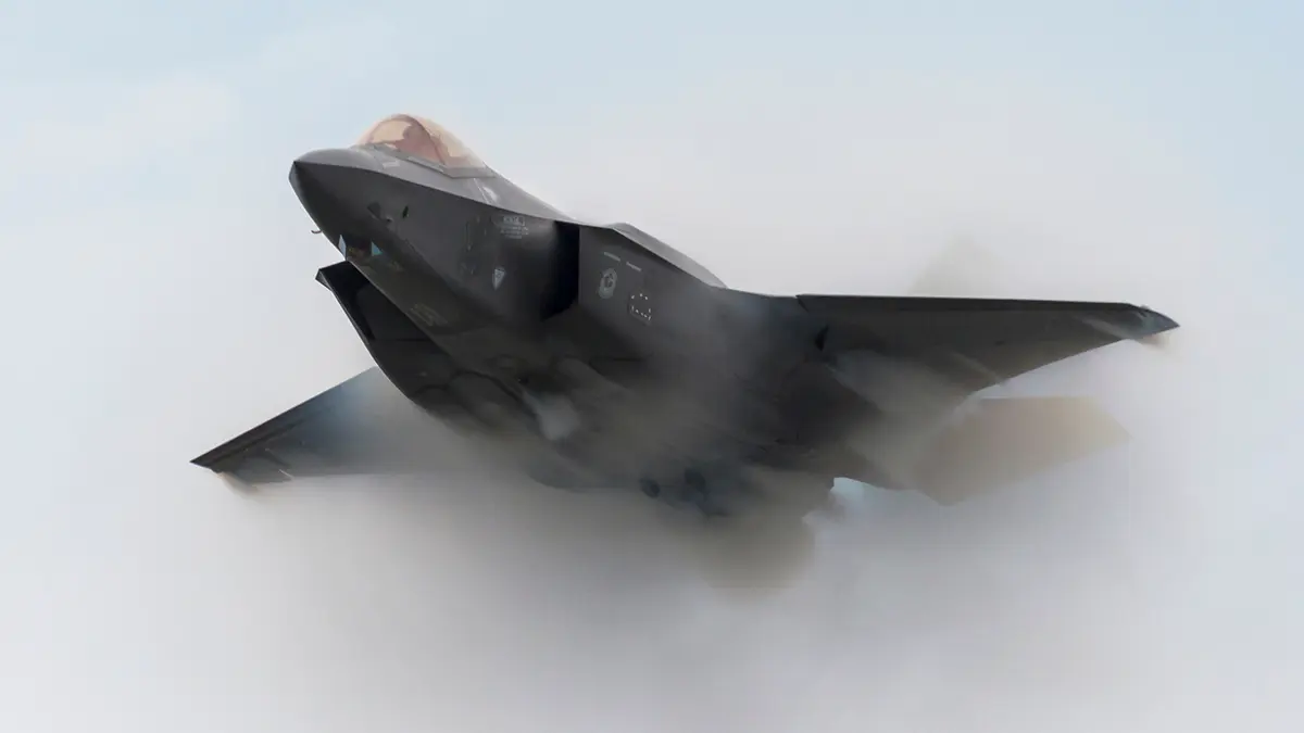 Bloomberg: Детали американского истребителя F-35 попали к Китаю
