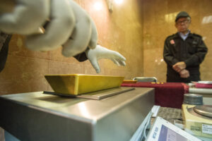 Золото рвется к $3500 на фоне политических бурь Трампа Goldman Sachs пересматривает прогнозы zoloto rvetsya k 3500 na fone politicheskih bur trampa peresmatrivaet prognozy-lessontime-ru-174344491800-0