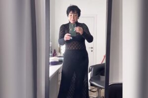 lolita milyavskaya v 61 god siyaet smelym stilem i podderzhivaet dialog s hajdarovym-lessontime-ru-173502473500-0