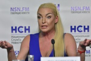 Анастасия Волочкова преображает баню с мастером Владимиром и радует поклонников anastasiya volochkova preobrazhaet banyu s masterom vladimirom i raduet poklonnikov-lessontime-ru-173671210500-0